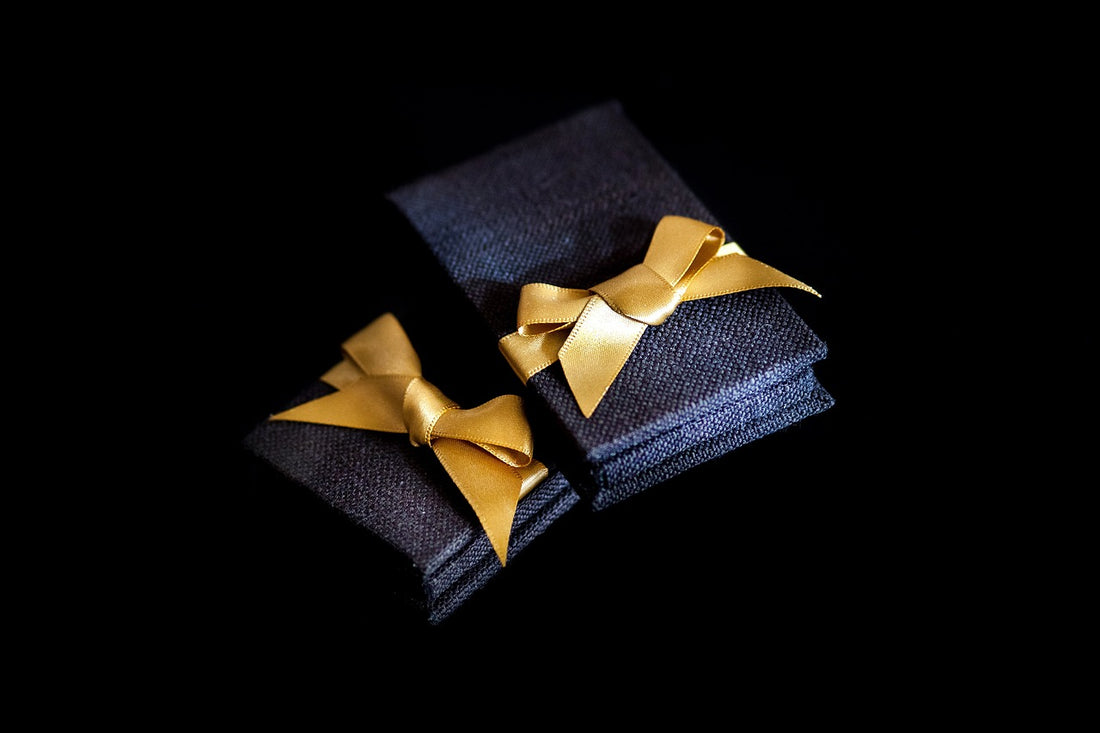 Ideas de regalo para hombres: caja de regalo envuelta con lazo