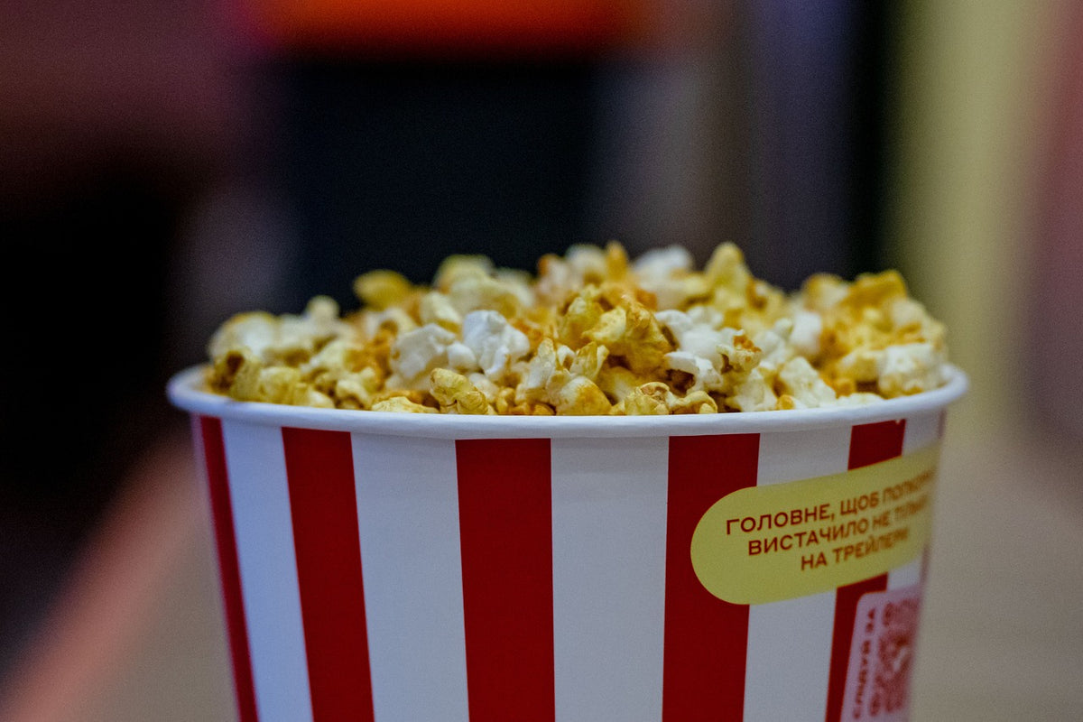 Regalos para amantes del cine con palomitas y entradas para la sesión