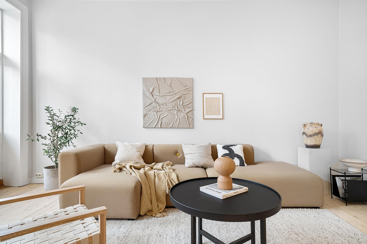 C&oacute;mo limpiar el sof&aacute; de tela del sal&oacute;n para dejarlo como nuevo