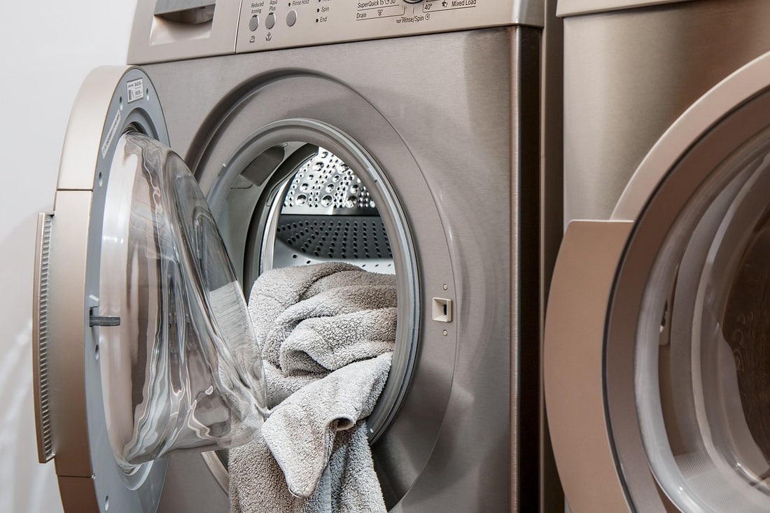 Cómo eliminar el moho de la ropa lavando prendas en la lavadora